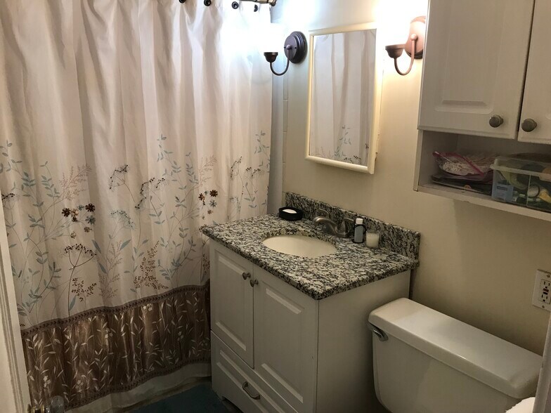 Building Photo - 61 Burr St