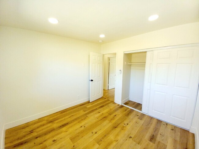 Building Photo - Beautifully Renovated 3 bd, 2 ba in Old To...