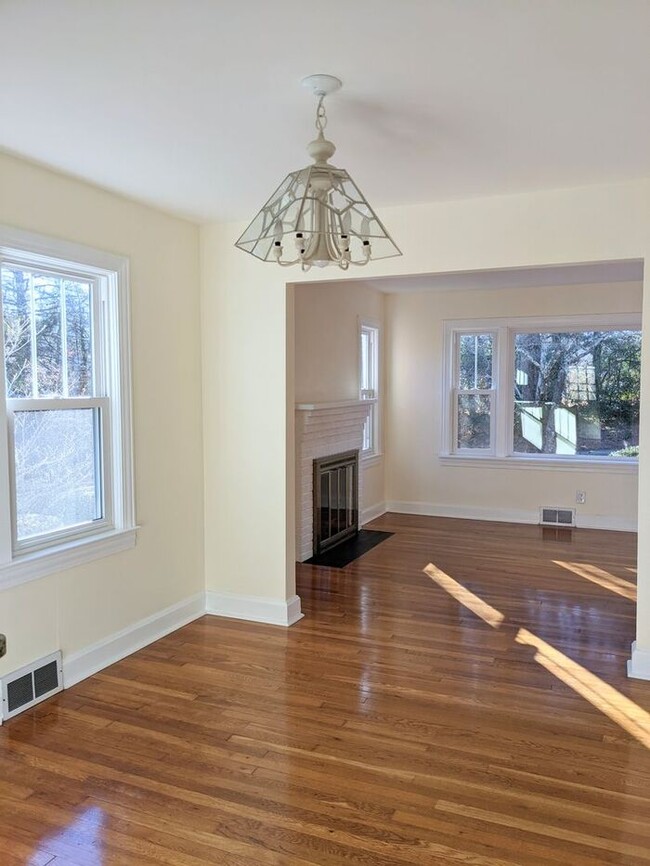 Building Photo - Beautiful Asheville Rental in the Malvern ...