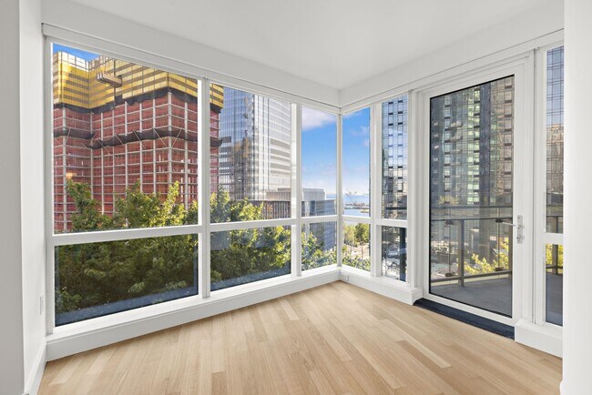 Building Photo - 77 Hudson St