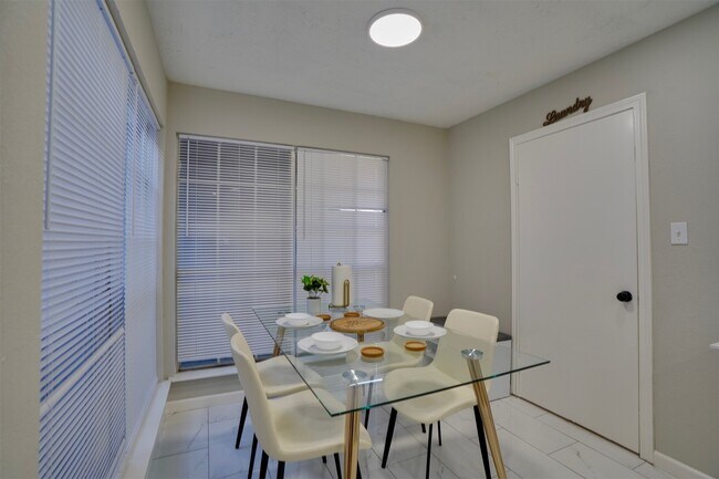 Building Photo - 4010 Oak Terrace Ct