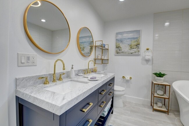 Building Photo - 201 SE 7th St