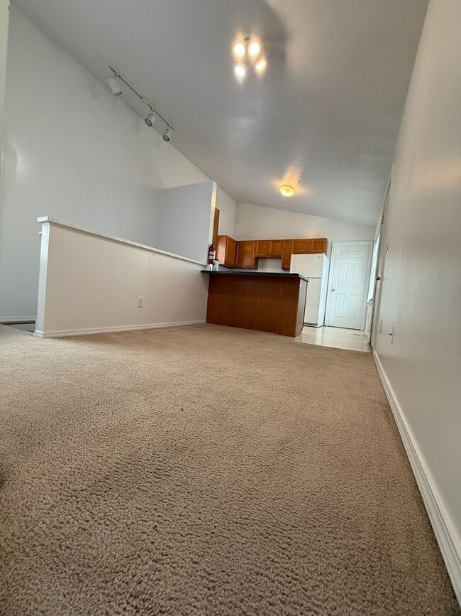 Building Photo - SHORT TERM RENTAL AVAIL FOR SUMMER 2026  (June to July 2026) $1,200 Monthly