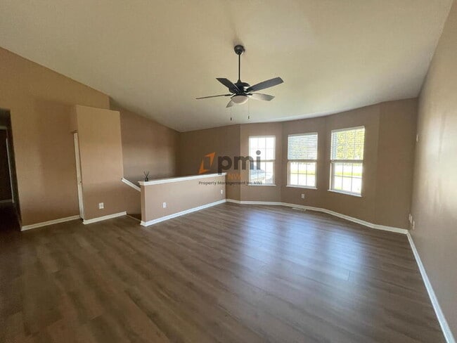 Building Photo - 10880 Mississippi St