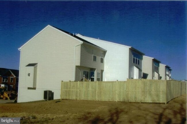 Building Photo - 10 Lopez Dr