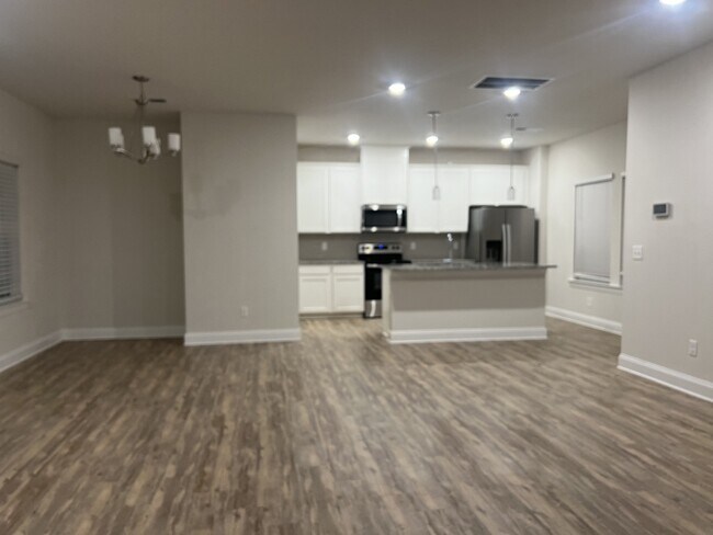 Building Photo - 635 Taylor Bend