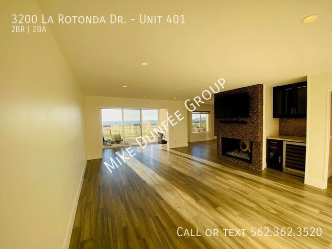 Building Photo - 3200 La Rotonda Dr