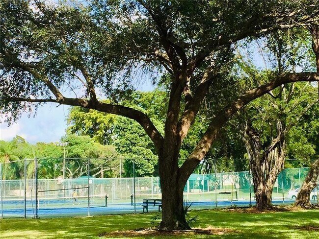 Building Photo - 2112 S Cypress Bend Dr