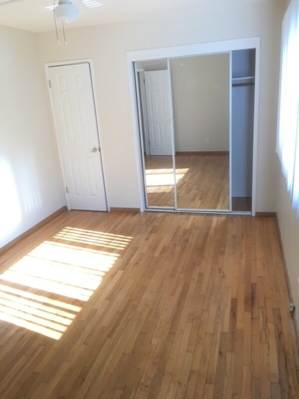 Building Photo - 3728 Ingraham St