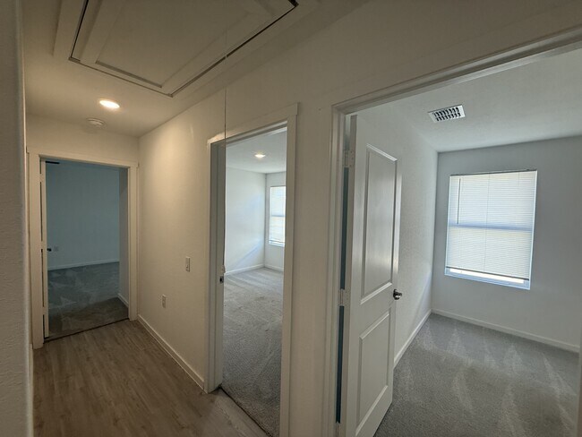 Building Photo - 10727 Vesta Curv