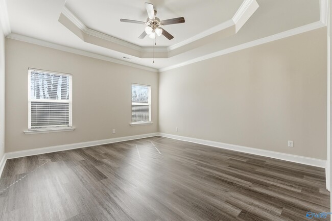 Building Photo - 150 Shrewsberry Dr