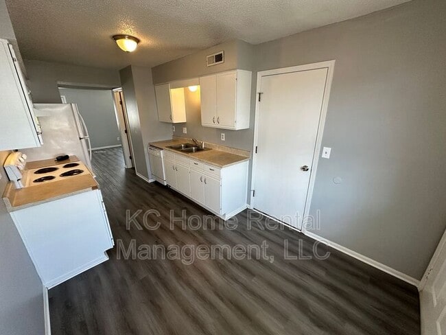Building Photo - 506 A Skyvue Dr
