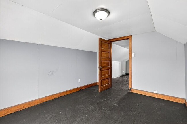 Building Photo - 389 E 160th St