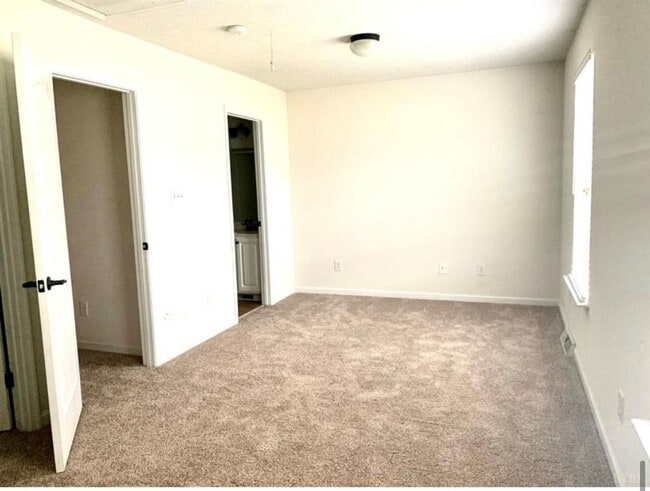 Building Photo - Tavern Grove Townhome in Campbell County