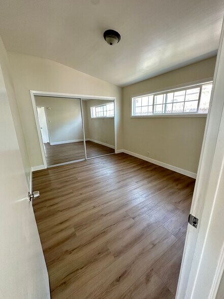 Building Photo - 171 E 68th Way