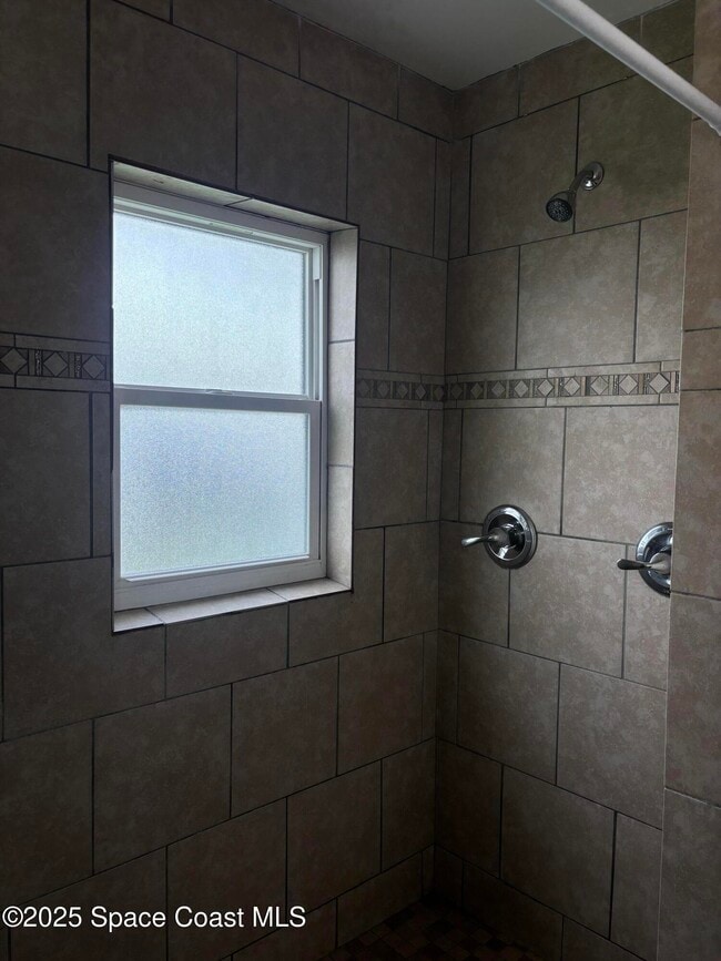 Building Photo - 1420 Avocado Ave