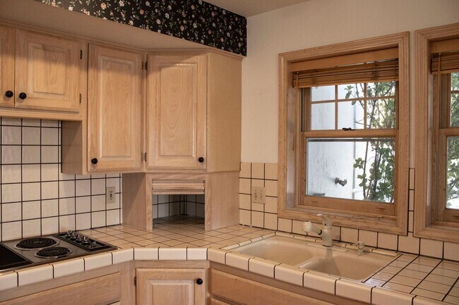 Building Photo - Custom home in Southwest Reno, 3 Bedrooms, 2 Bathrooms, Large Garage