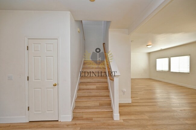 Building Photo - 6083 E Andrews Ave