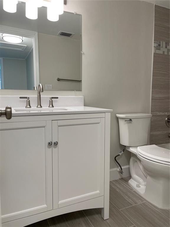 Building Photo - 586 Orange Dr