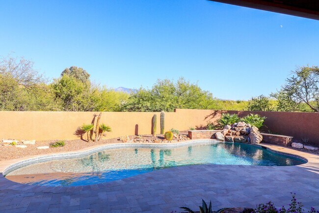 Primary Photo - Contemporary Desert Beauty with Pool
