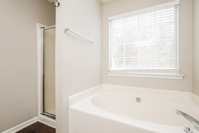 Building Photo - 743 Patriot's Point St