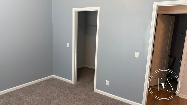 Building Photo - SUMMER MOVE-IN SPECIAL: $1000 OFF 1ST MONT...