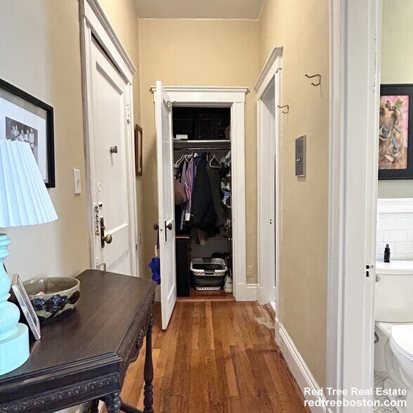 Building Photo - 1572 Commonwealth Ave