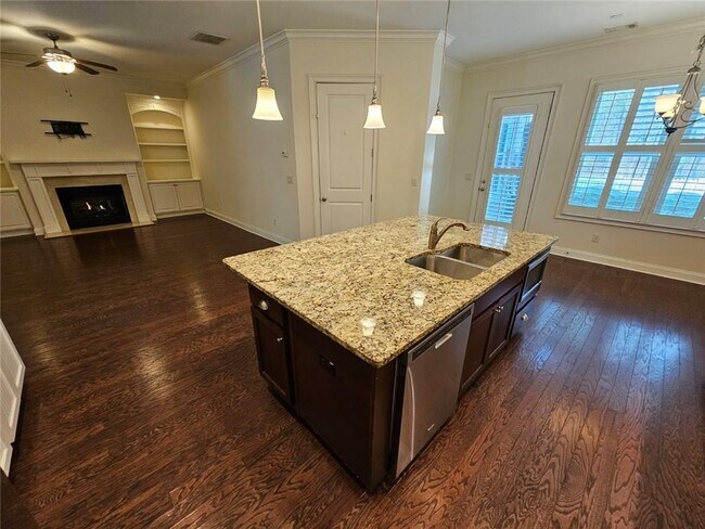 Building Photo - 2104 McFarlin Ln