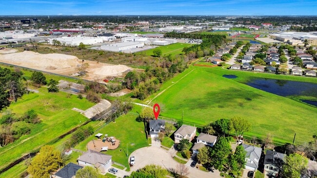 Building Photo - 403 Willow W Dr