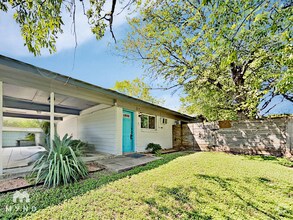 Building Photo - 1604 Parker Ln