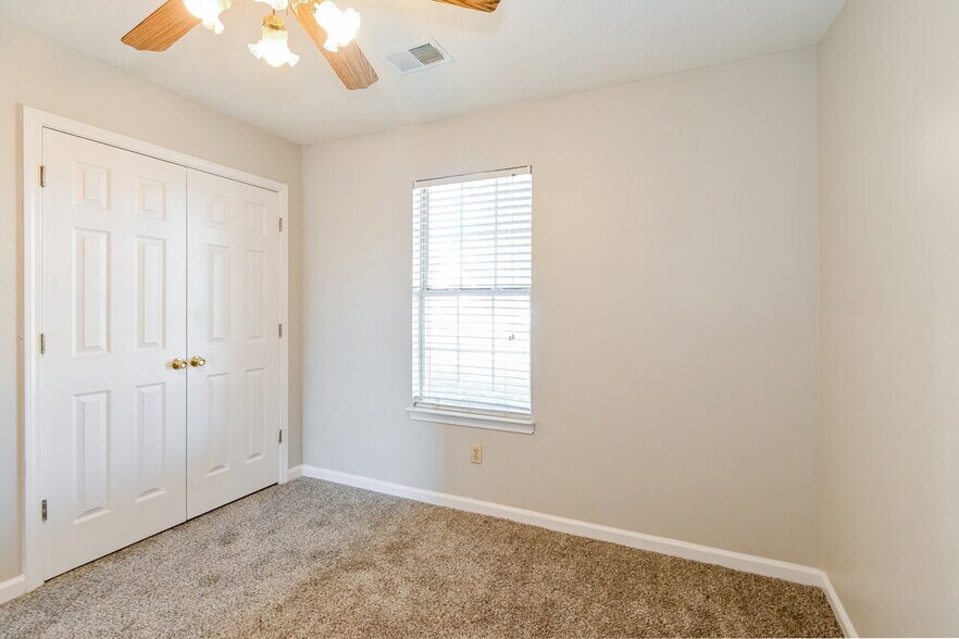 Building Photo - 4185 Shadow Oaks Dr