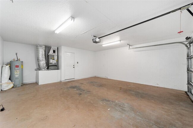 Building Photo - 7184 Hemlock Loop