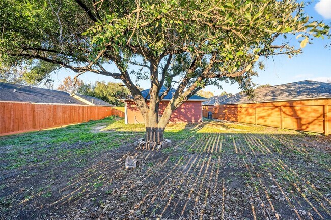 Building Photo - 13815 Bay Gardens Dr