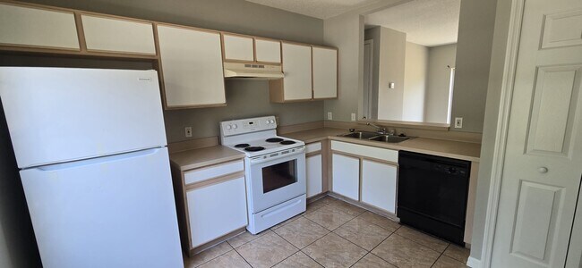 Building Photo - 607 Escondido Ct