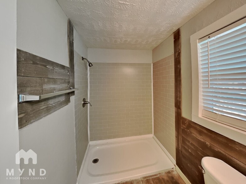 Building Photo - 12 The Briars