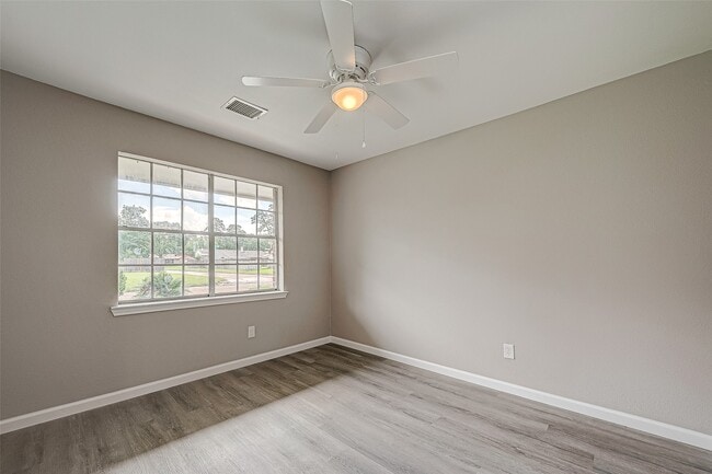 Building Photo - 8619 Valley Meadow Dr