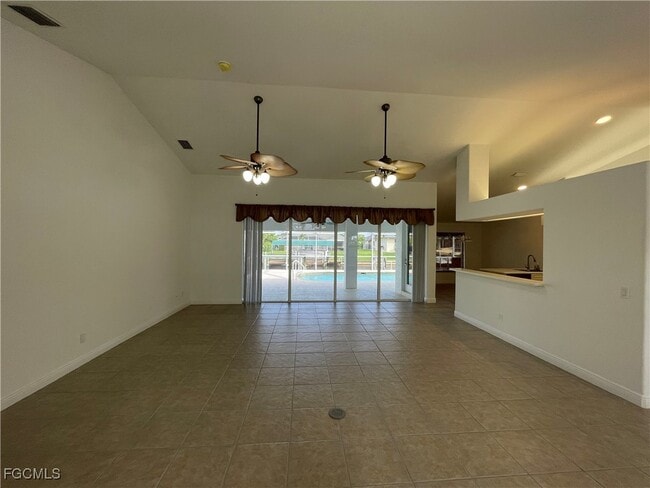 Building Photo - 609 SW 43rd Ln