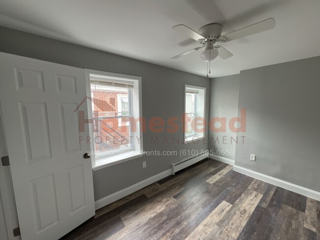 Building Photo - 806 DeKalb St