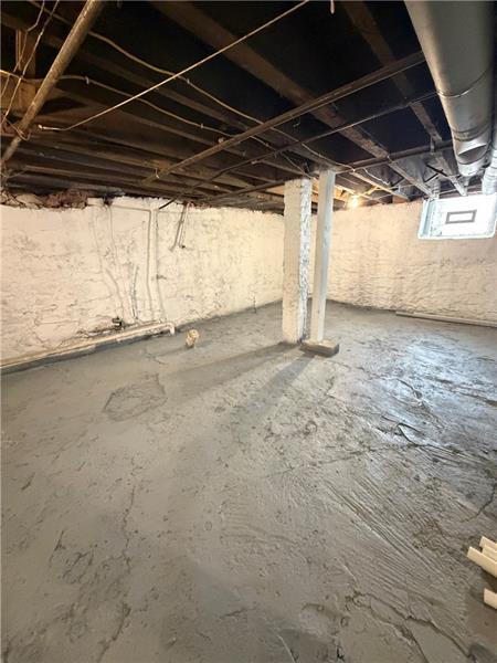 Building Photo - 306 E Wallace Ave