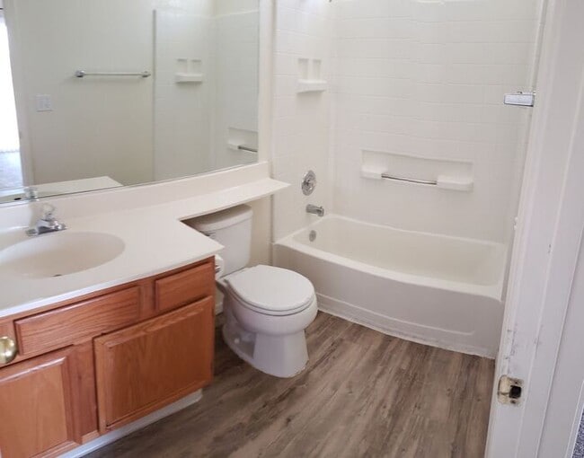 Building Photo - 2 Bed 2 bath 2 car garage Sierra Highlands...