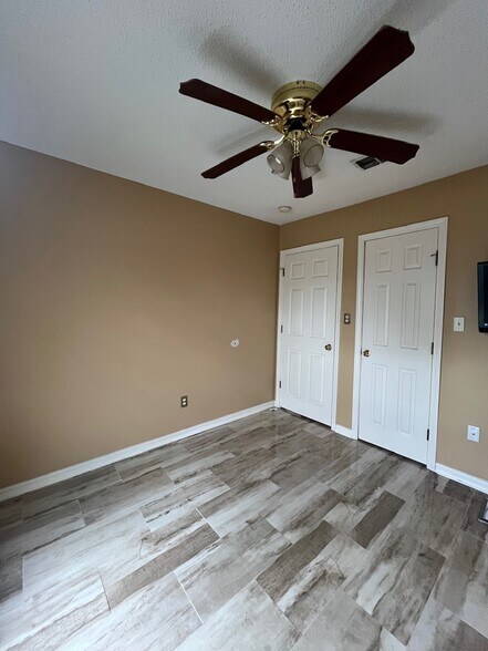Building Photo - 15457 Woody Dr