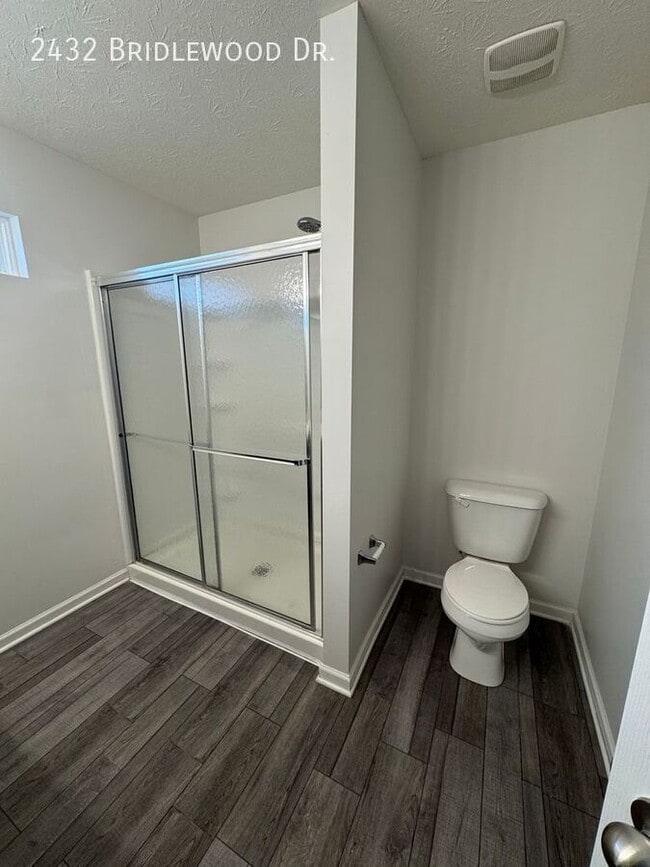 Building Photo - 2432 Bridlewood Dr