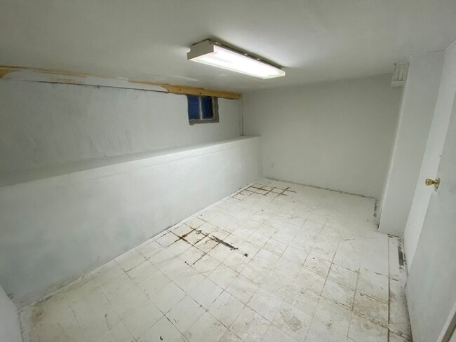 Building Photo - 2535 Avenue B