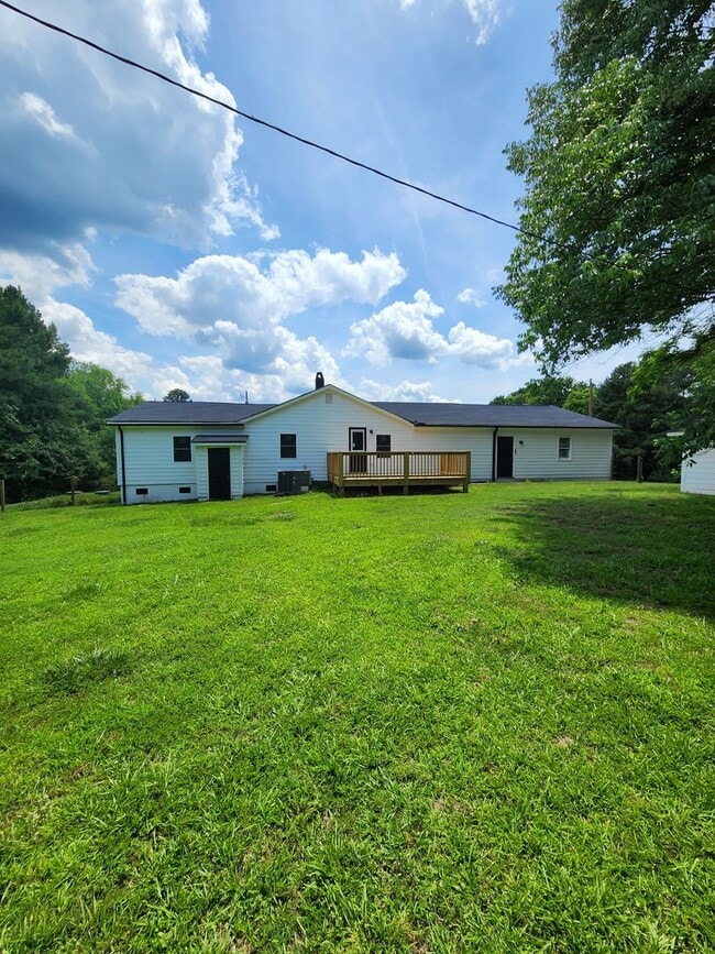Building Photo - Apex-Durham /3BR Jordan Lake House