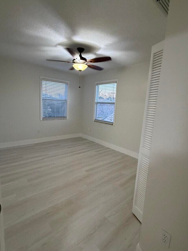 Building Photo - 1343 Lake Breeze Dr