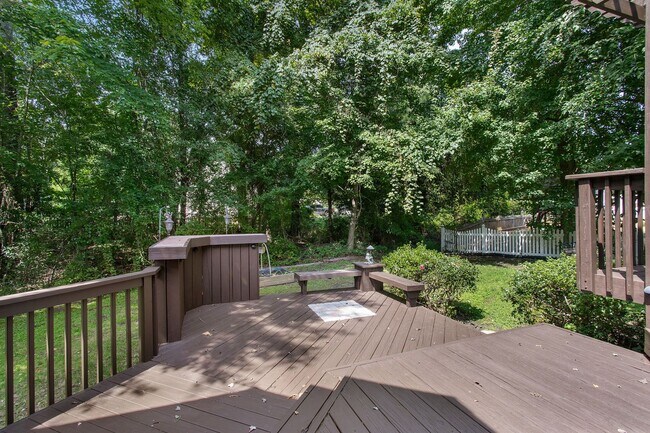 Building Photo - FABULOUS 5 BEDROOM RENOVATED HOME IN HAMPTON PARK