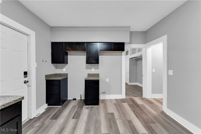 Building Photo - 2115 W 96th St