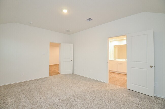 Building Photo - 31310 Yatesbury Ln