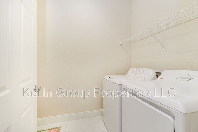 Building Photo - 2611 Highlands Creek Way