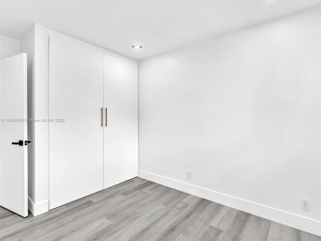 Building Photo - 2048 SW 37th Ave